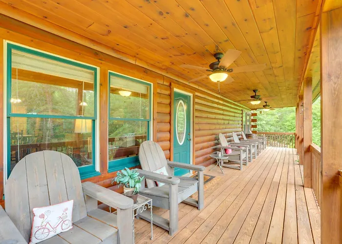 Moonshine Manor Cabin With Hot Tub, Near Lake Lure