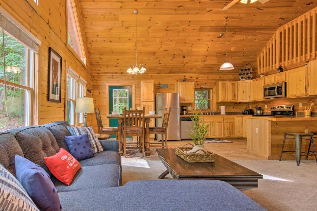 Moonshine Manor With Hot Tub, Near Lure Holiday home *