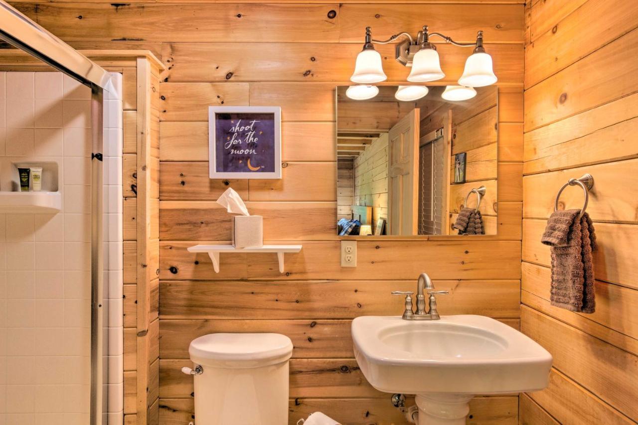 Holiday home Moonshine Manor With Hot Tub, Near Lure