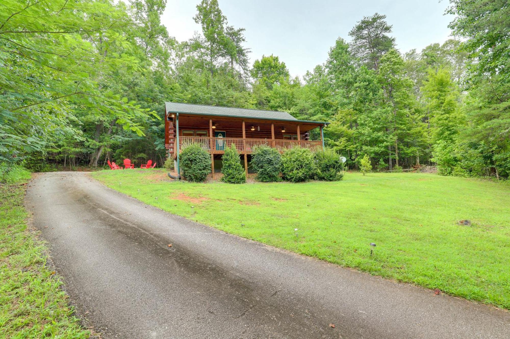 Moonshine Manor With Hot Tub, Near Lure