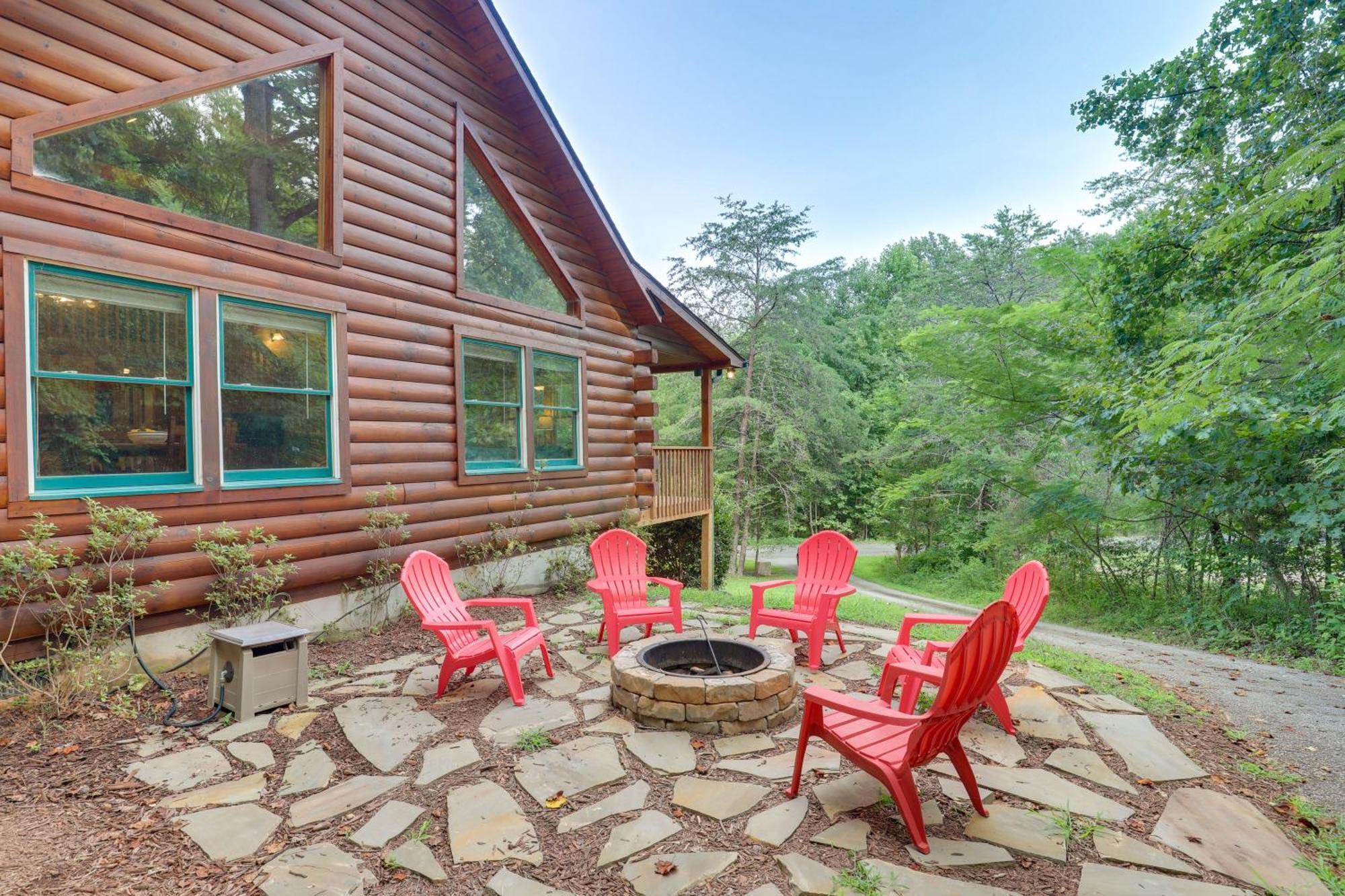 Moonshine Manor With Hot Tub, Near Lure Lake Lure