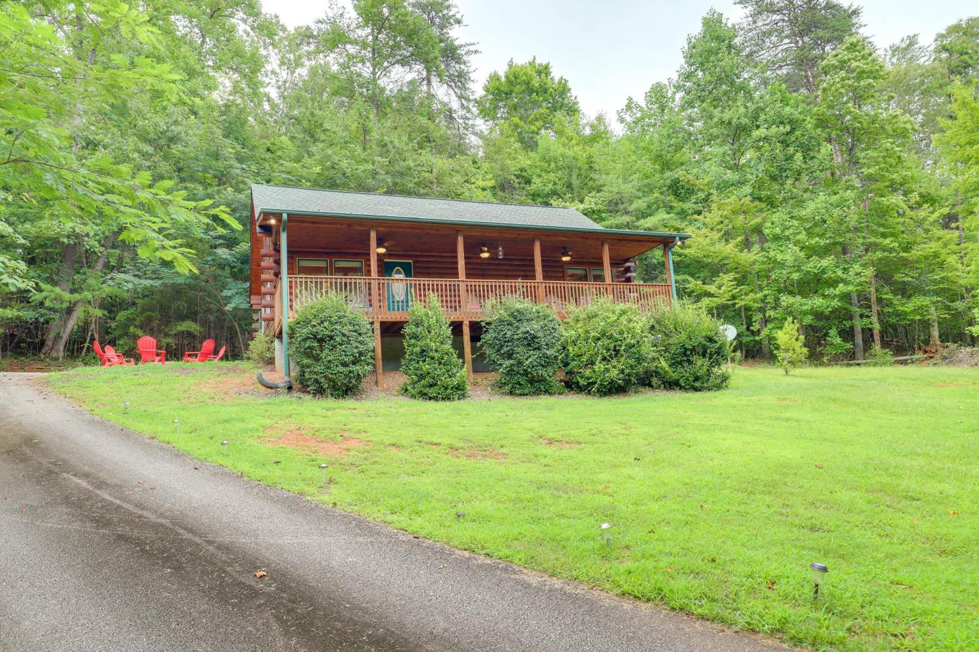 Moonshine Manor With Hot Tub, Near Lure